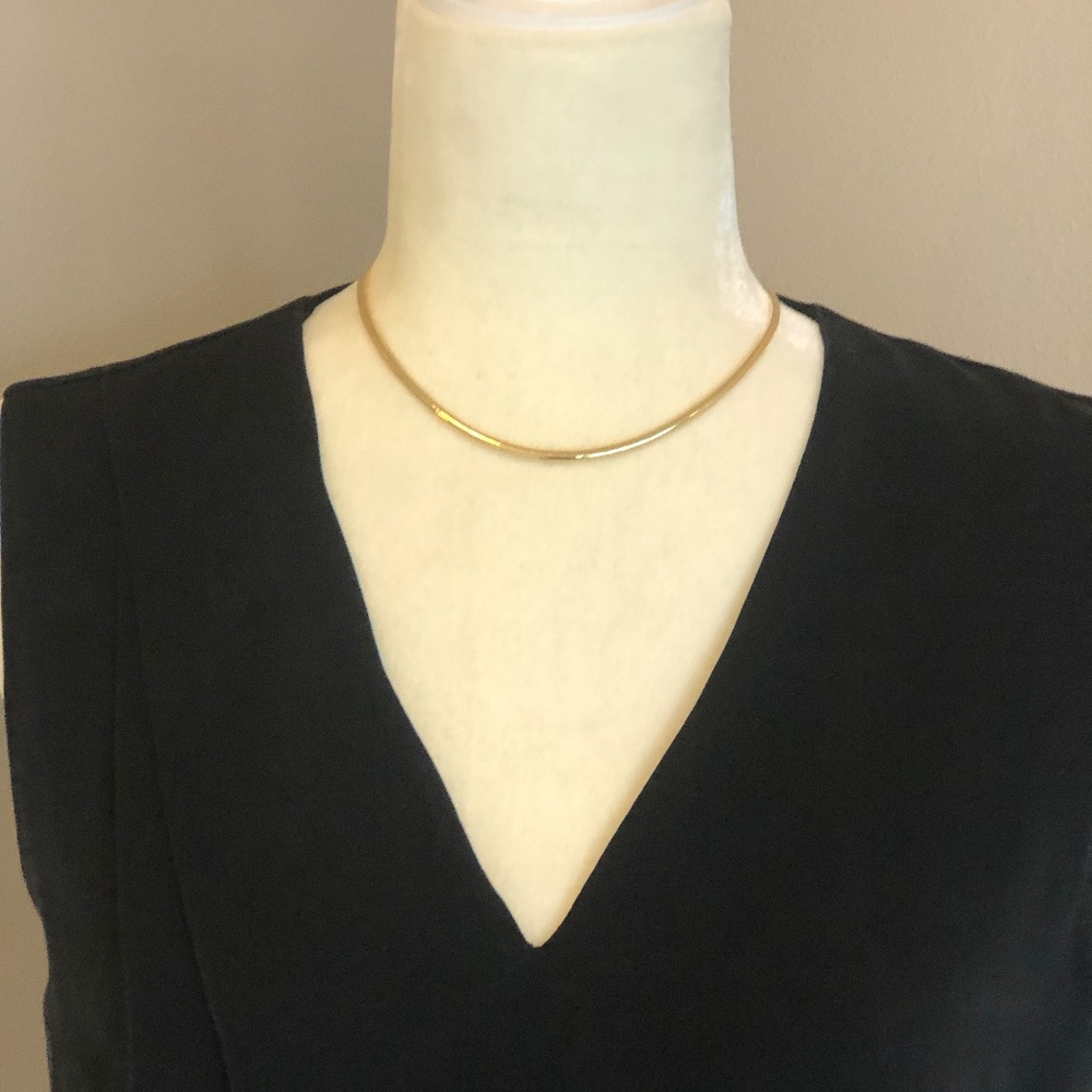 GOLD OMEGA NECKLACE